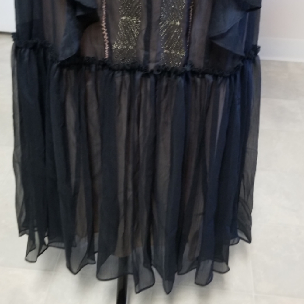 🆕️⬇️🎉HOST PICK🎉 BCBGMaxAzria Chiffon Embroidered Ruffle Maxi Dress - Picture 5 of 9